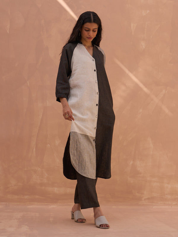 Lila Color-Blocked Linen Kurta - Charcoal